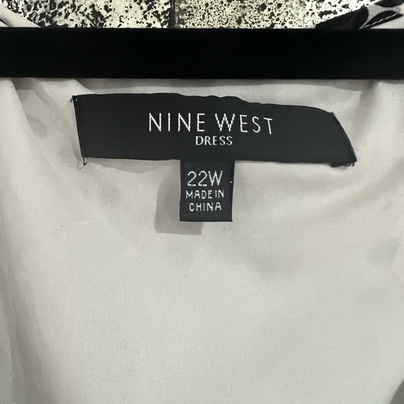 Preowned beautiful Nine West Sleeveless Black Dress Polka Dots, Size 22W - Picture 3 of 4